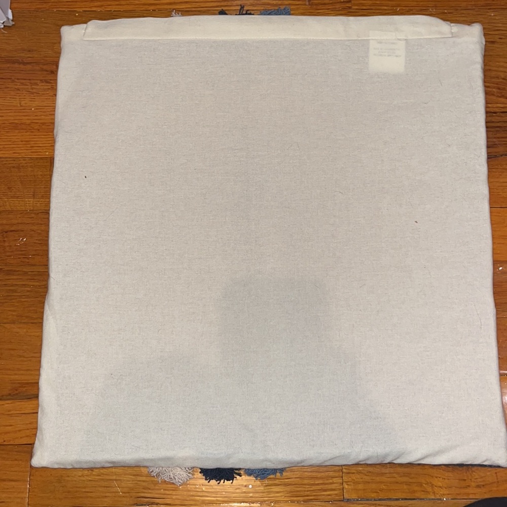 š“šāļø Set of 2 - 18ā Square Pillow Covers - Picture 2 of 3